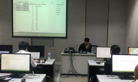 โครงการอบรมการใช้งานโปรแกรมคอมพิวเตอร์ MS Excel สำหรับนิสิตชั้นปีที่ 2 ภาควิชาเศรษฐศาสตร์ ประจำปีการศึกษา 2563 ระหว่างวันที่ 24-25 พฤศจิกายน 2563 เวลา 9-15 น. ณ ห้องปฏิบัติการคอมพิวเตอร์ EC 5520 อาคารปฏิบัติการ คณะเศรษฐศาสตร์ จัดโดย คณะกรรมการกิจการนิสิตและระบบอาจารย์ที่ปรึกษาภาควิชาเศรษฐศาสตร์