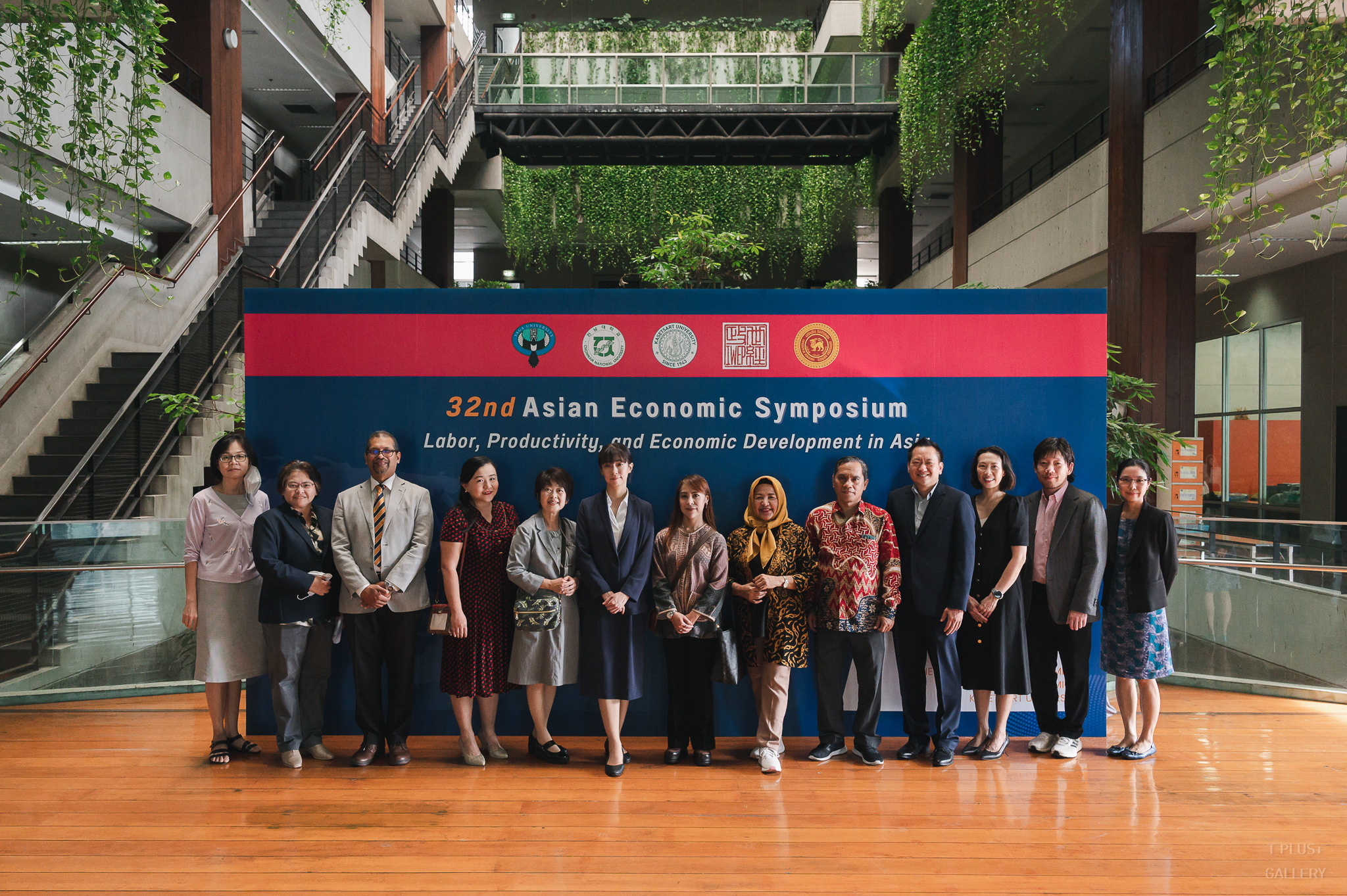 งานสัมมนาวิชาการระดับนานาชาติ 32nd Asian Economic Symposium 2023 ภายใต้หัวข้อ “Labor, Productivity and Economic Development in Asia” ในวันพฤหัสบดีที่ 9 พฤศจิกายน 2566 ณ ห้อง EC 5205 และวันศุกร์ที่ 10 พฤศจิกายน 2566 ณ ห้อง 5628 อาคารปฏิบัติการ คณะเศรษฐศาสตร์ มหาวิทยาลัยเกษตรศาสตร์